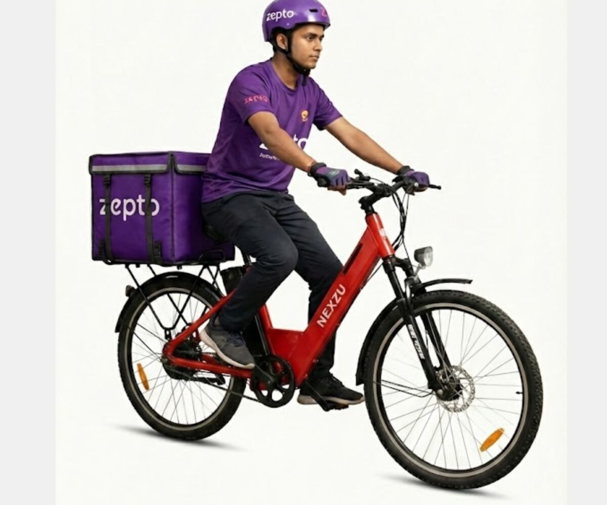 Roadlark Cargo with rear cargo carrier